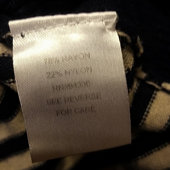 👸🧣👕 Vneck Striped Sweater - Picture 2 of 8